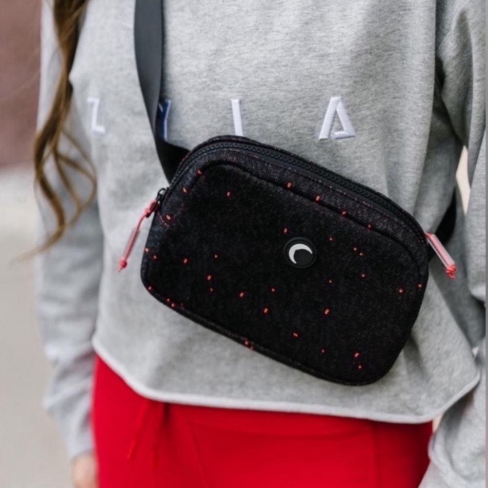 ZYIA Black Speckled Fanny Pack